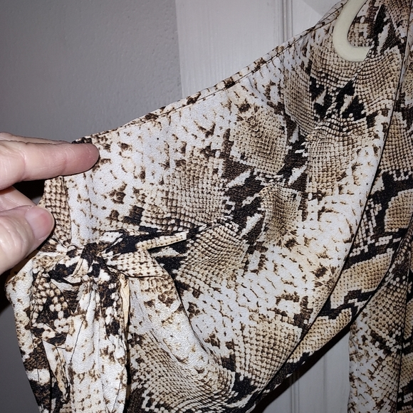 Adara womens Snake print cold shoulder top - Picture 3 of 4